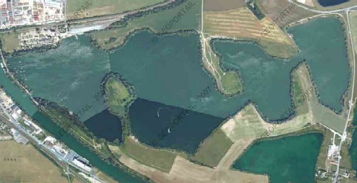 Snipe: Plan d'eau de Montereau Fault Yonne - Détail du Club Sportif Monterelais Section Voile (extrait de GéoPortail)